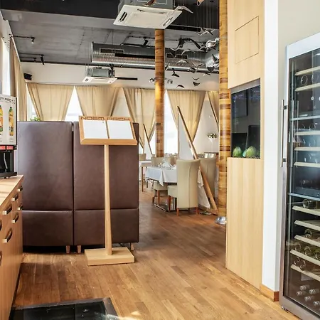 Restaurant & Design Noem Arch 4* برنو