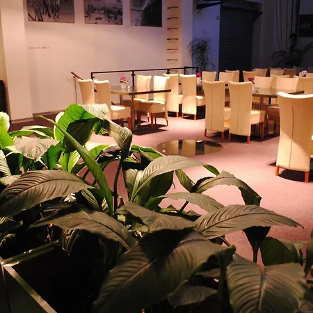 Restaurant & Design Noem Arch فندق برنو