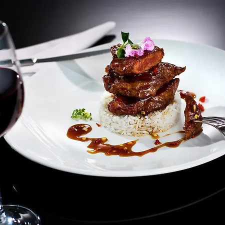 Restaurant & Design Noem Arch فندق 4*